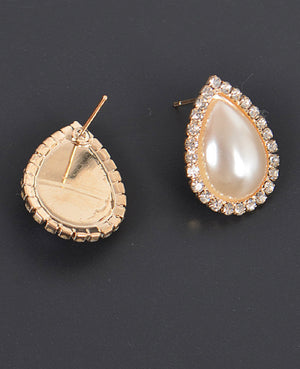 
            
                Load image into Gallery viewer, Teardrop Pearl Stud Earrings - Gold
            
        